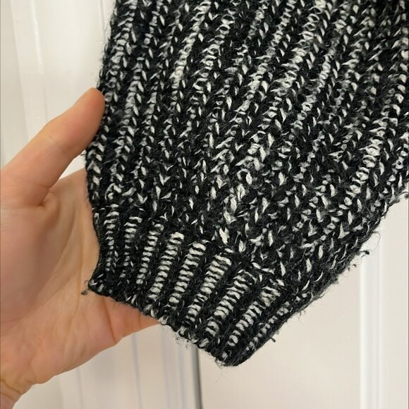 LF Rumor Boutique Cropped Turtleneck Sweater - Picture 4 of 4